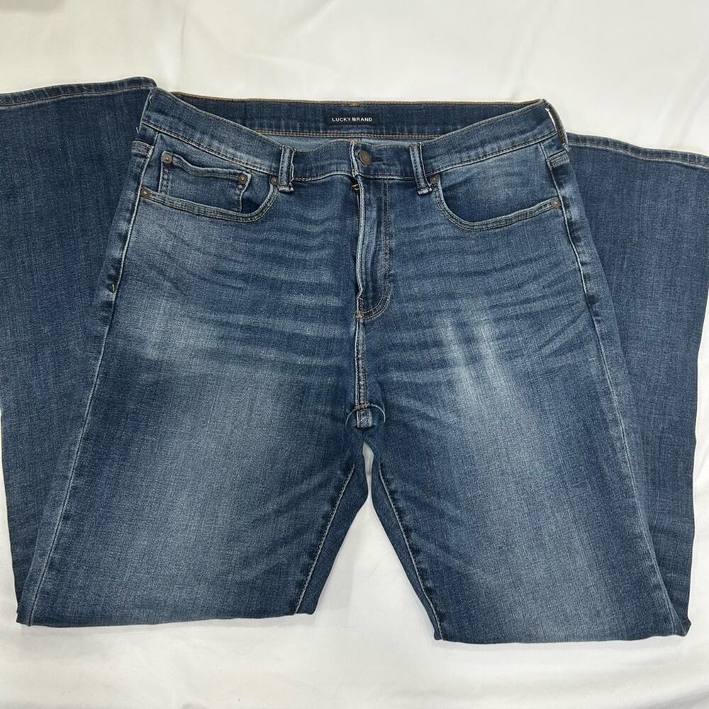 Lucky Brand Boot Cut  women’s Dark Blue Relaxed Jeans. Size 34 X 31
